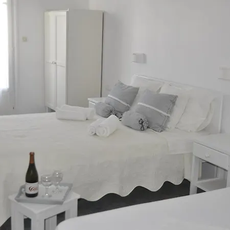 Vavanos Studios * Naousa (Paros)